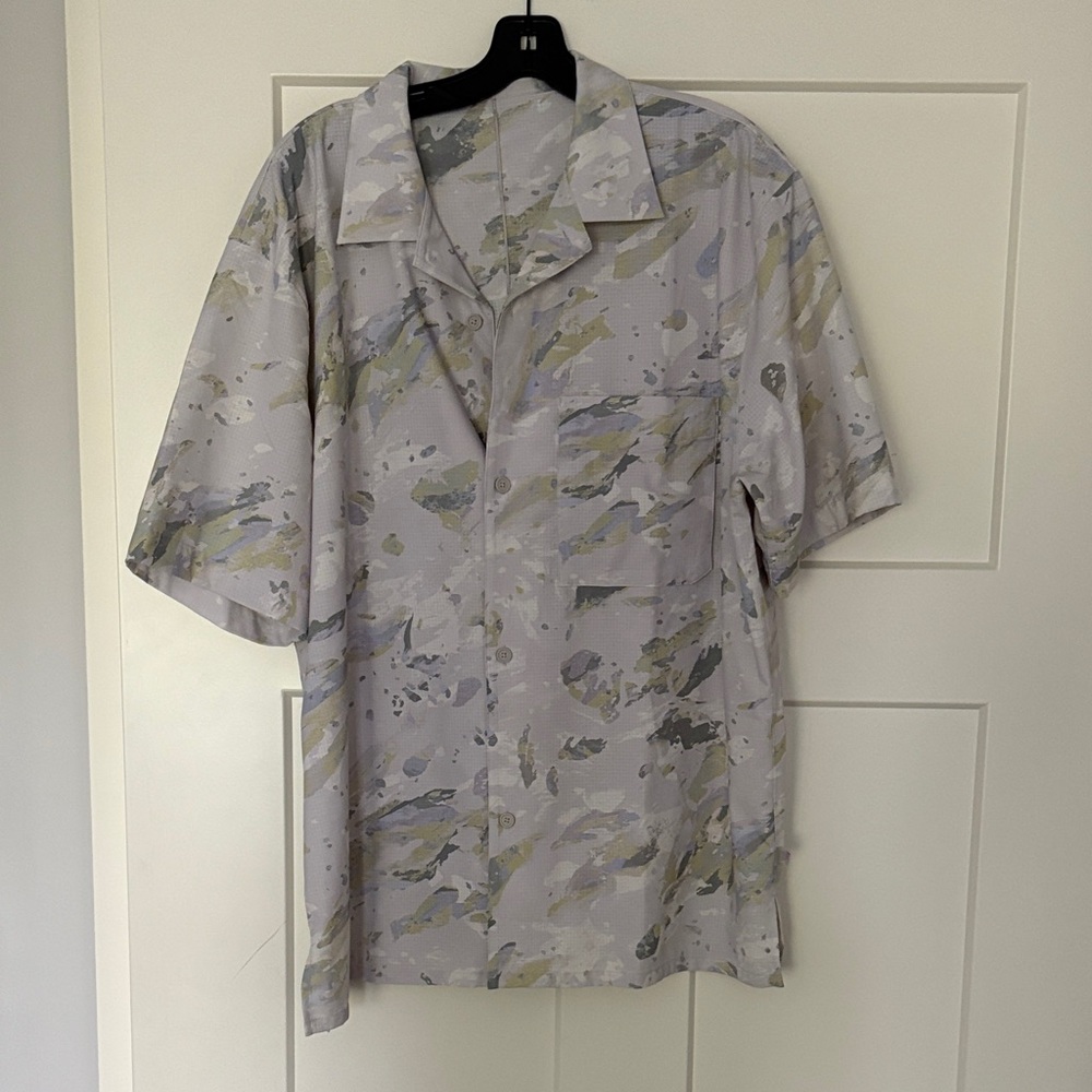 Lululemon Camouflage Short Sleeve Shirt